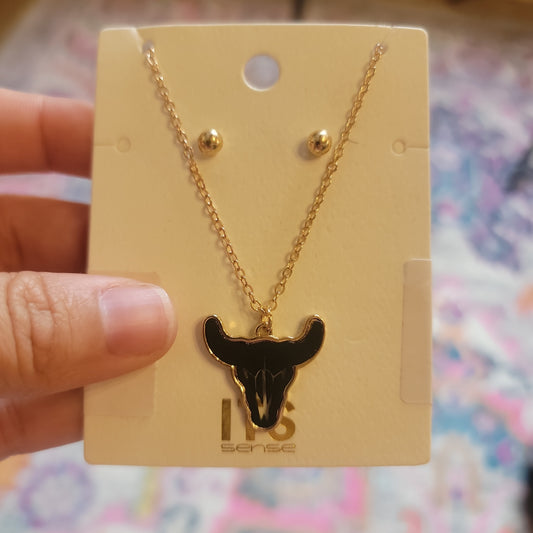 Two tone bull skull pendant necklace